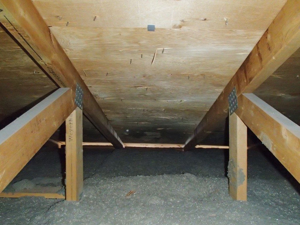 daylight in the air space above insulation stops is evidence of positive soffit ventilation